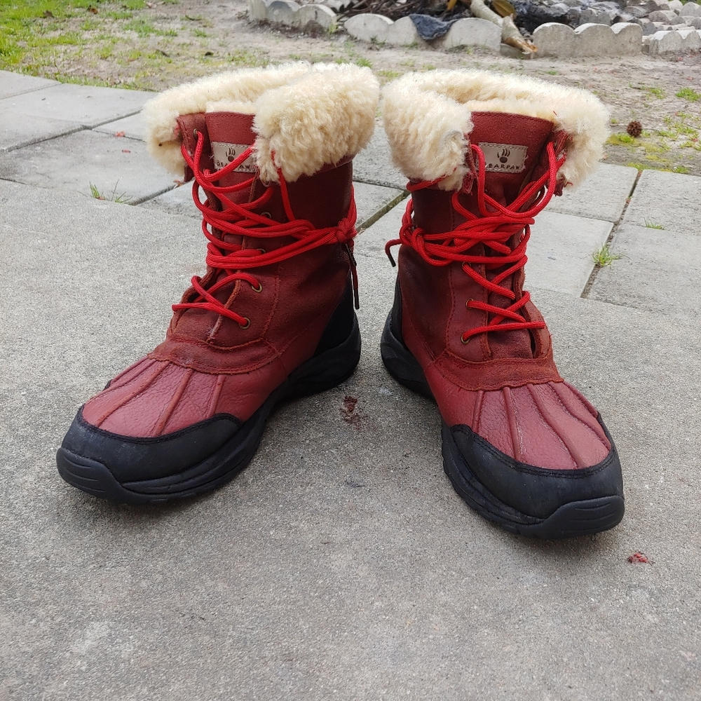 Vintage Bearpaw Signature Duck Boots